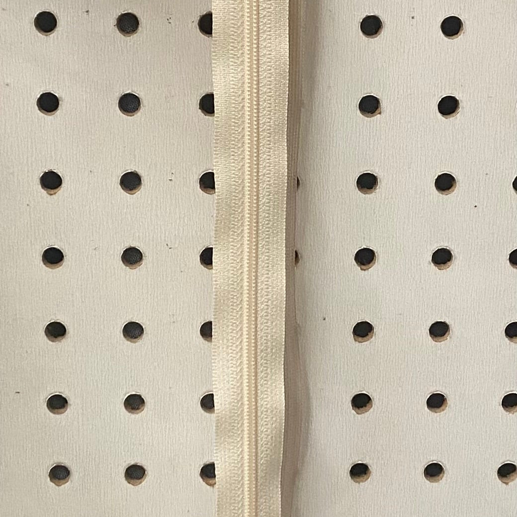 22in Zipper - Off-White